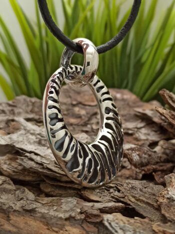 Дамски сребърен медальон 556M