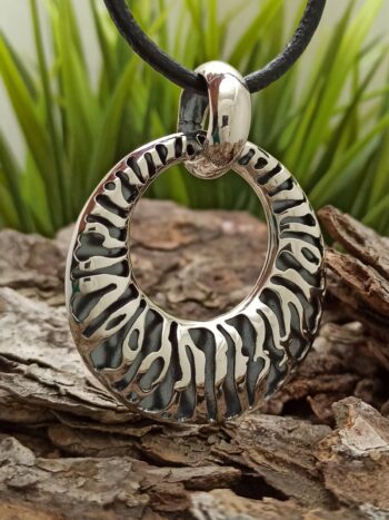 Дамски сребърен медальон 556M