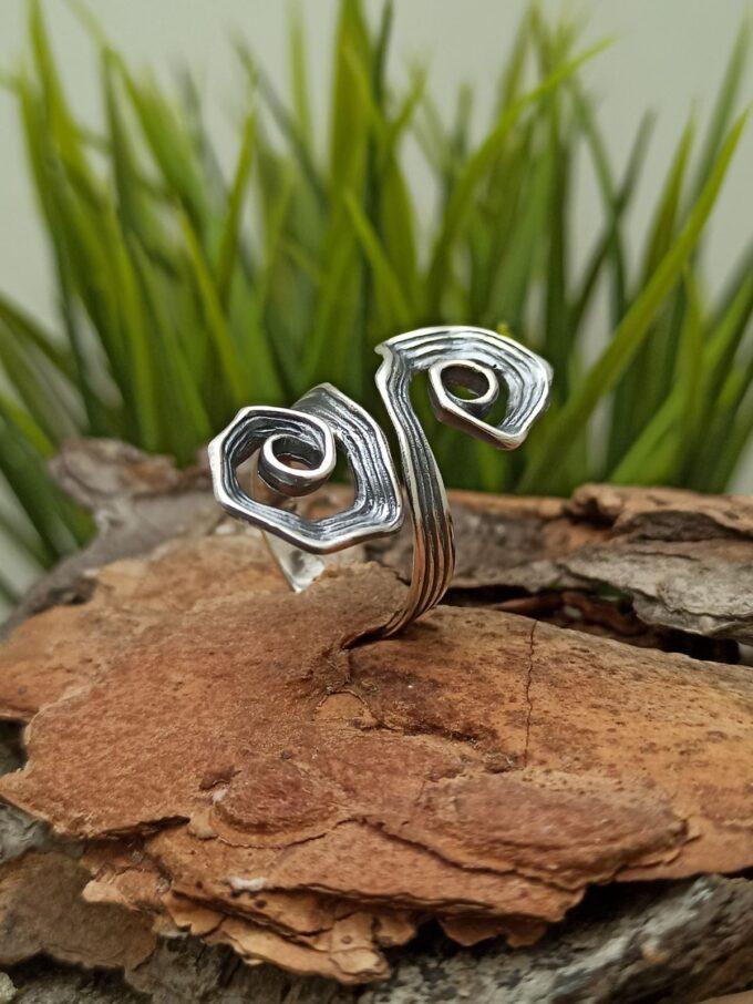 Дамски сребърен пръстен ръчно изработен от фабрика Студио Николас бижута сребро 925 Бижуто е направено S любов
