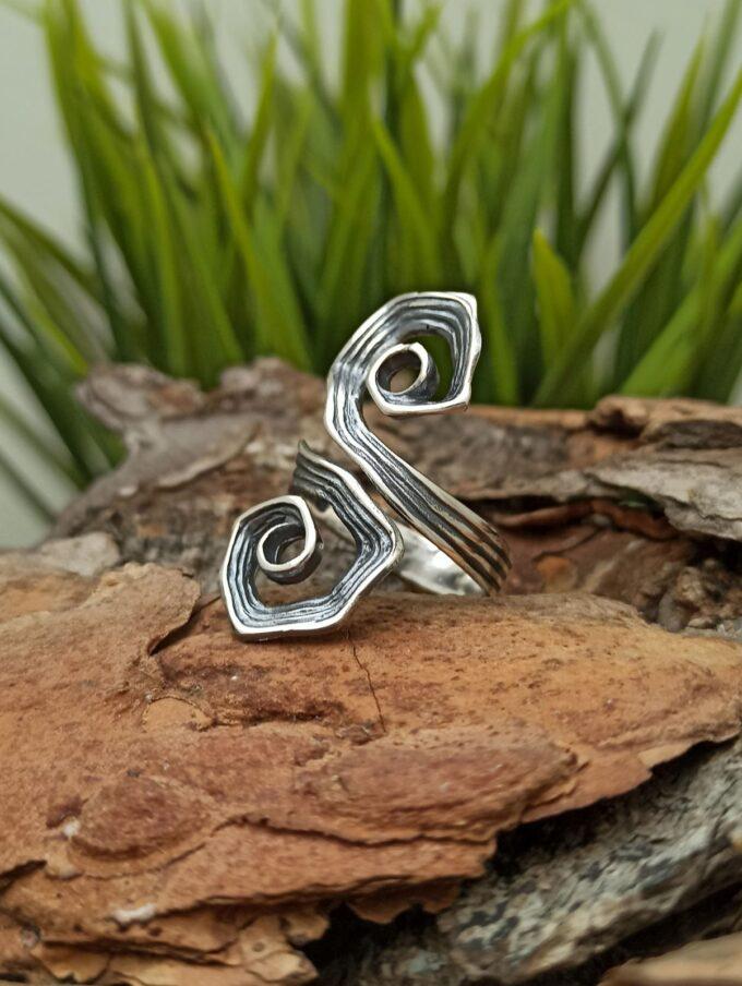 Дамски сребърен пръстен ръчно изработен от фабрика Студио Николас бижута сребро 925 Бижуто е направено S любов