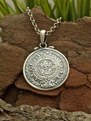 медальон с Вечният календар на маите