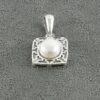 Дамски сребърен медальон "Тетида" 1150M бижу в квадратна форма с гравюри и инкрустирана речна перла Нежна висулка от сребро 925 Николас