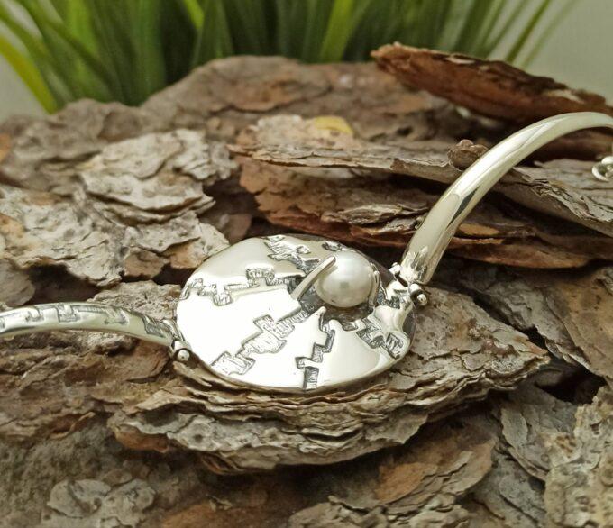 Дамска сребърна гривна с инкрустирана речна перла 819B