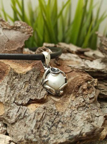 Дамски сребърен медальон с перла 1120M