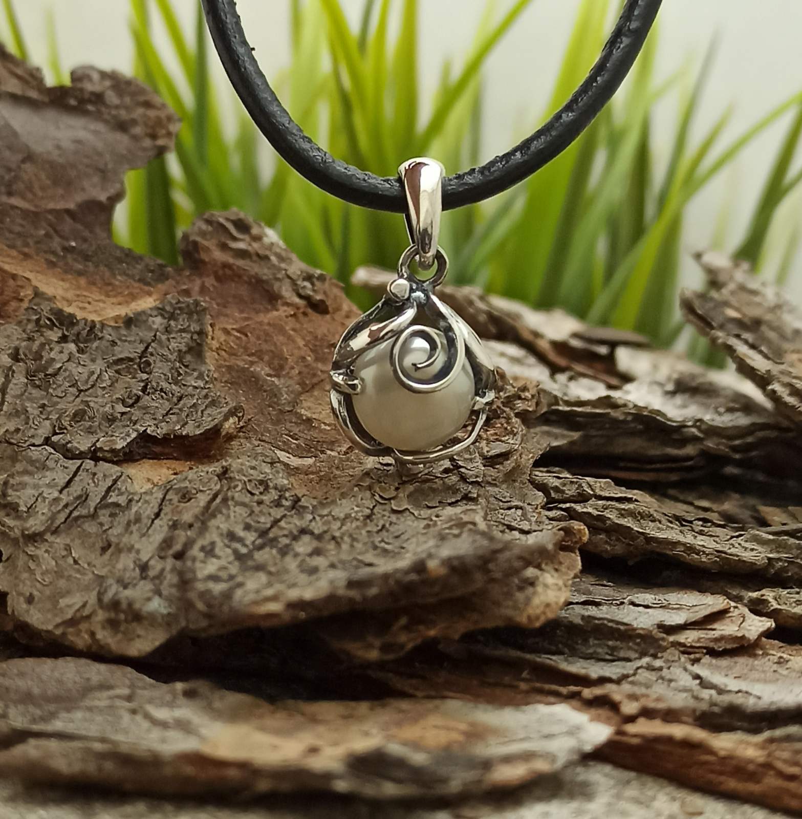 Дамски сребърен медальон с перла 1120M