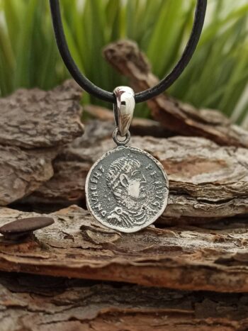 Дамски сребърен медальон 