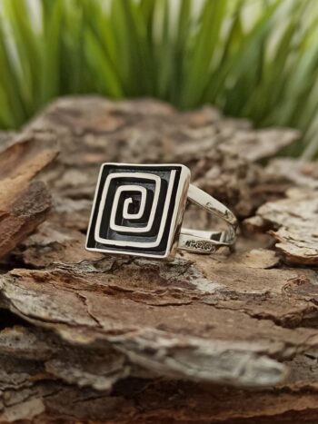 Дамски сребърен пръстен 