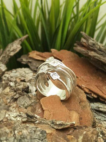 Дамски сребърен пръстен с циркони