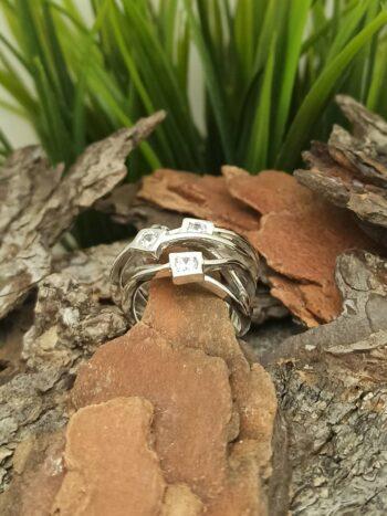 Дамски сребърен пръстен с циркони