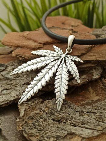 Сребърен медальон 438M