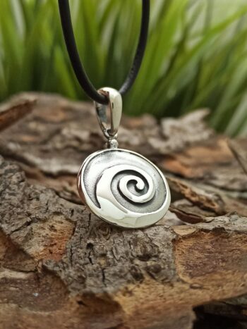 Дамски сребърен медальон 