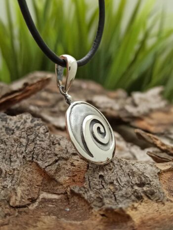 Дамски сребърен медальон 