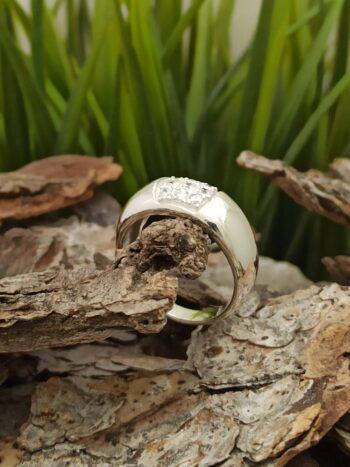 Дамски сребърен пръстен с циркони 090R