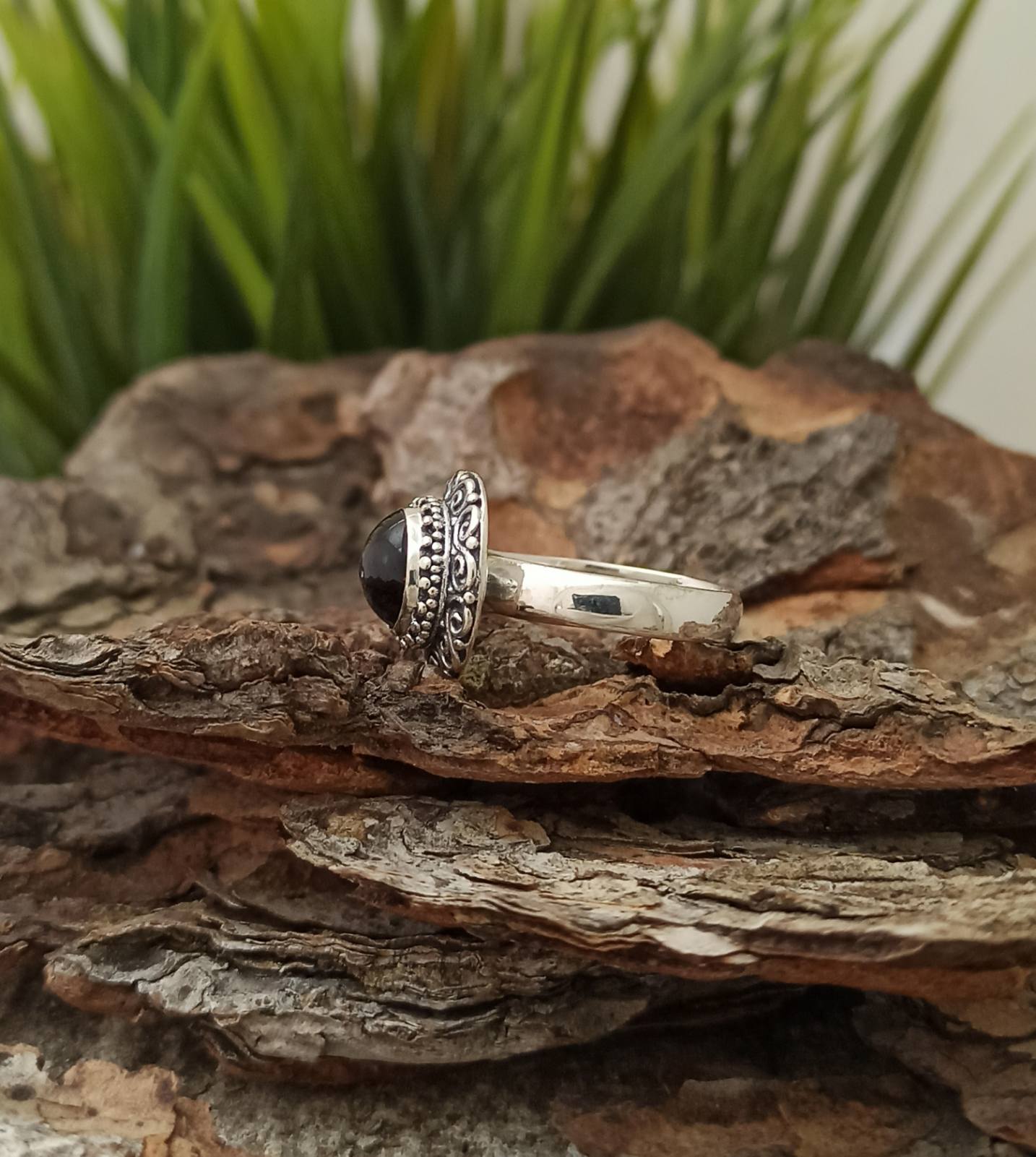 Дамски сребърен пръстен 1255R с оникс комплект с обеци на английско закопчаване и оникс Дамски сребърни пръстени с камъни Студио Николас