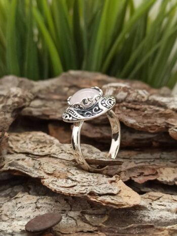 Дамски сребърен пръстен с розов кварц