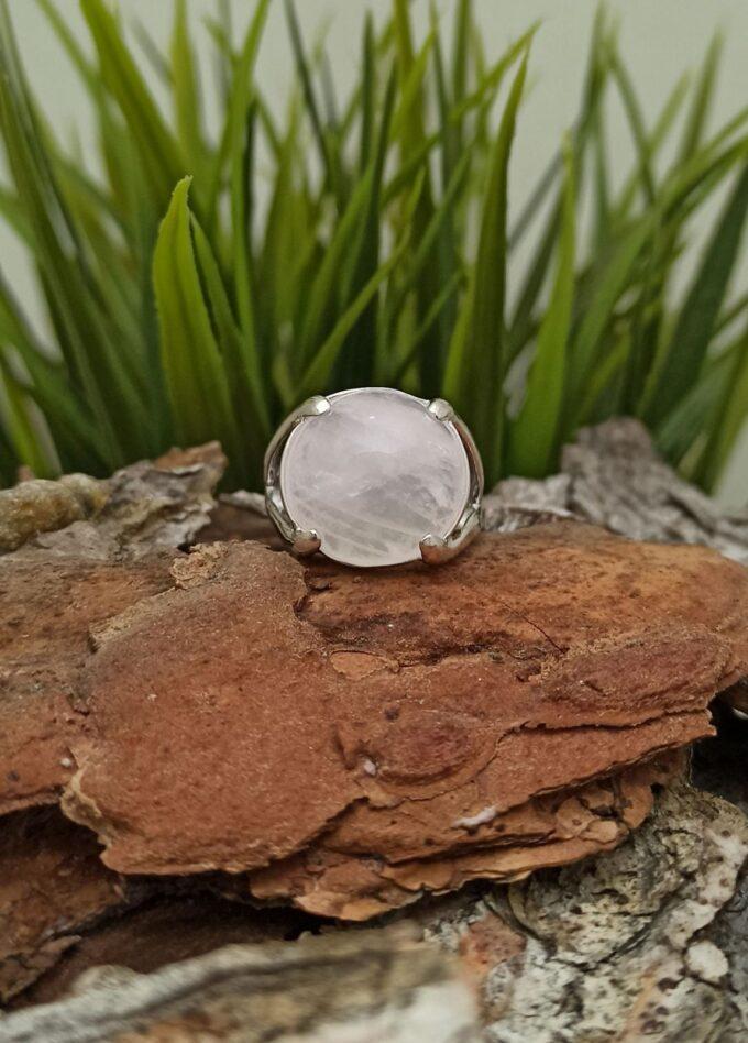 Дамски сребърен пръстен с розов кварц прецизна ръчна изработка от Студио Николас