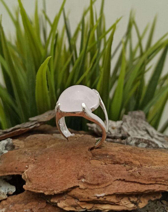 Дамски сребърен пръстен с розов кварц прецизна ръчна изработка от Студио Николас
