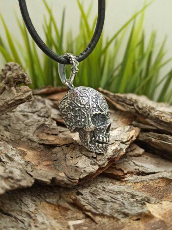 Мъжки сребърен медальон с череп и цветя