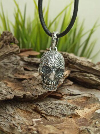 Мъжки сребърен медальон с череп и цветя
