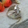 Зашеметяващият сребърен пръстен с геометрични форми който ще подчертае най-доброто от вашия индивидуален стил