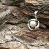 Дамски сребърен медальон с речна перла „ДЕЗИРЕ“