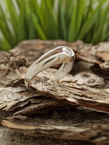 Дамски сребърен пръстен с единичен циркон