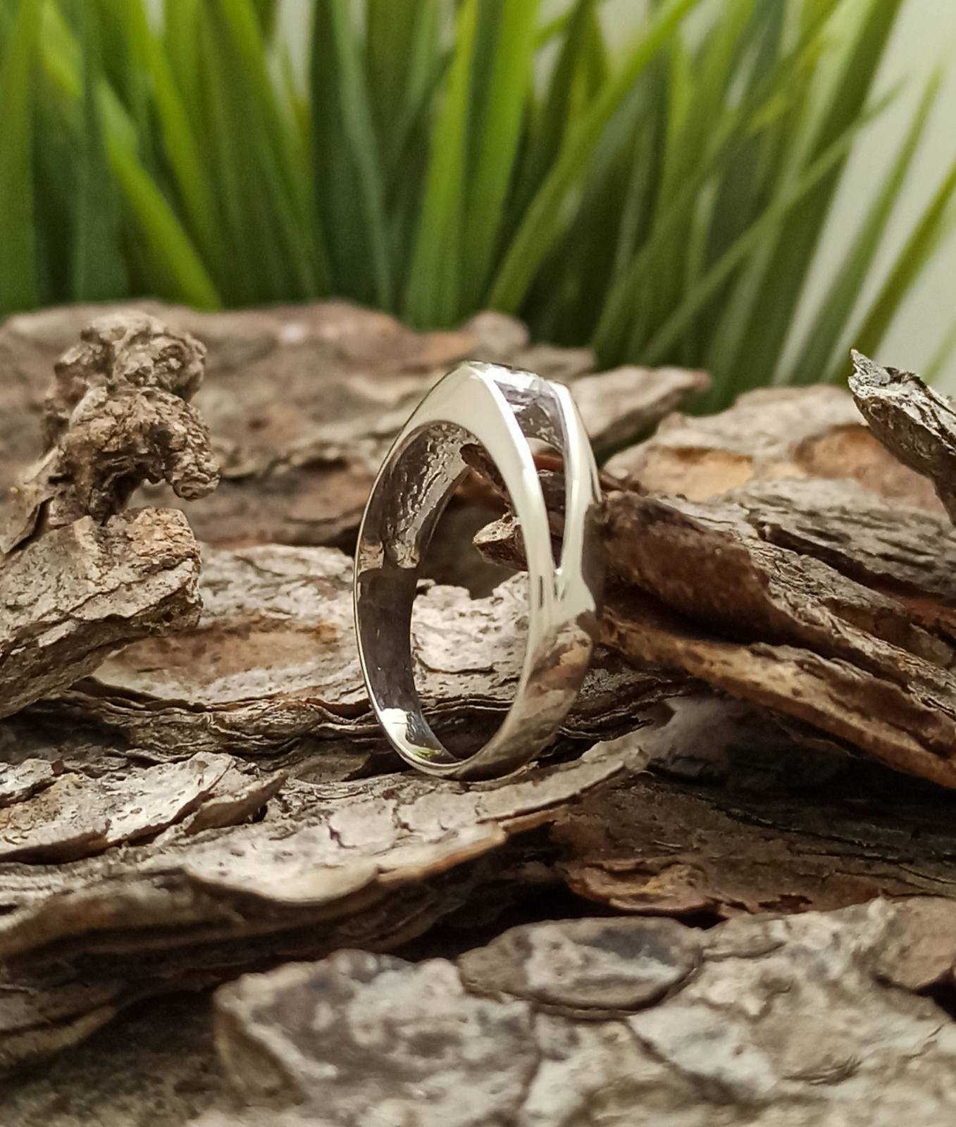 Дамски сребърен пръстен с единичен циркон