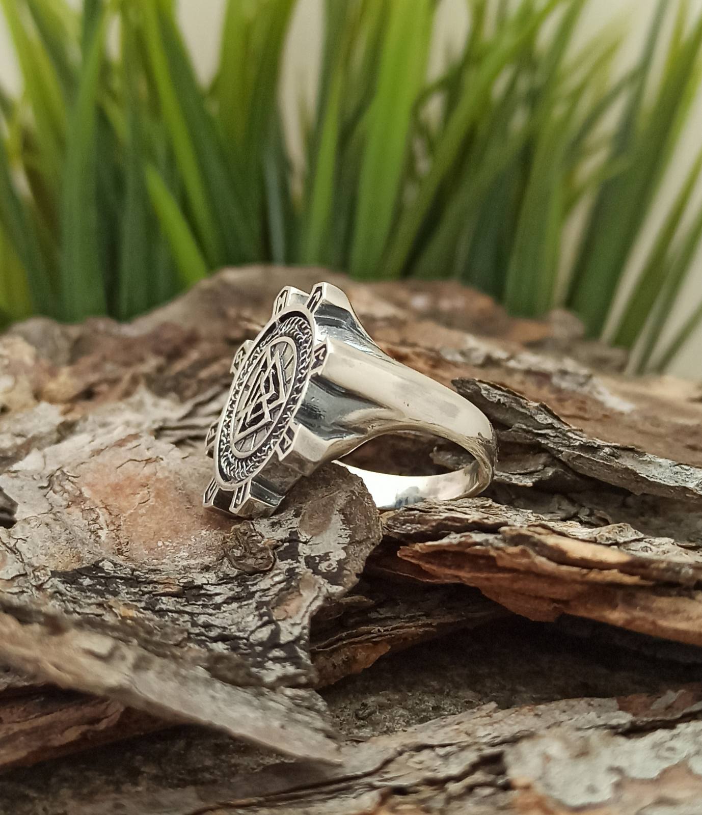 Масивен сребърен викингски пръстен Валкнут Valknut