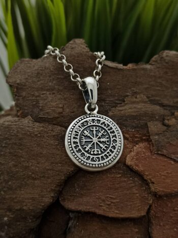 Медальон от сребро с викингски компас „VEGVISIR“ 