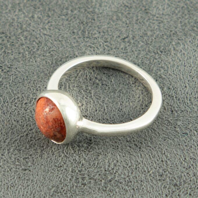 Дамски пръстен от сребро с корал ръчно изработен модел 1441R от Студио Николас