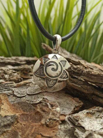 Дамски сребърен медальон 