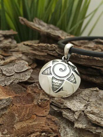 Дамски сребърен медальон 