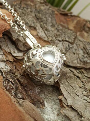 Сребърен медальон