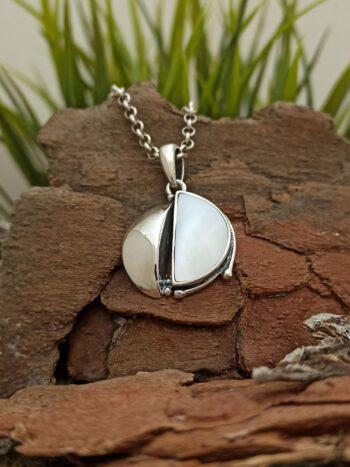 Дамски сребърен медальон със седеф 1287M