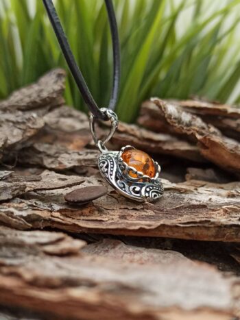Сребърна висулка с камък кехлибар 1253MK