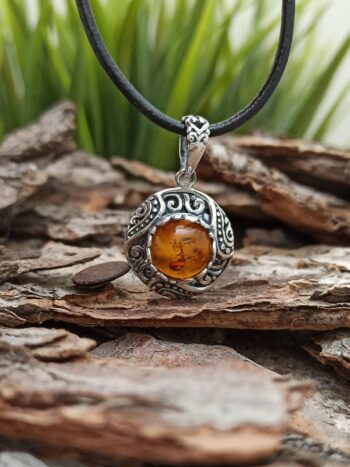 Сребърна висулка с камък кехлибар 1253MK