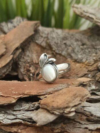 Сребърен пръстен с бял седеф 1021R