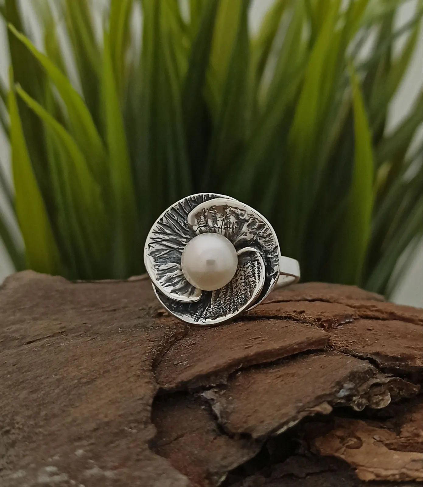 Сребърен пръстен с перла "Водна лилия"