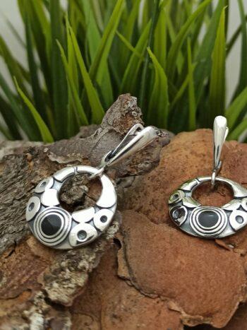 Сребърни обеци инкрустирани с черен емайл