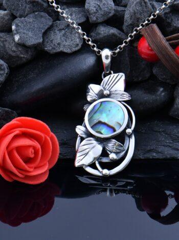 Сребърен медальон с кралски седеф 1145M