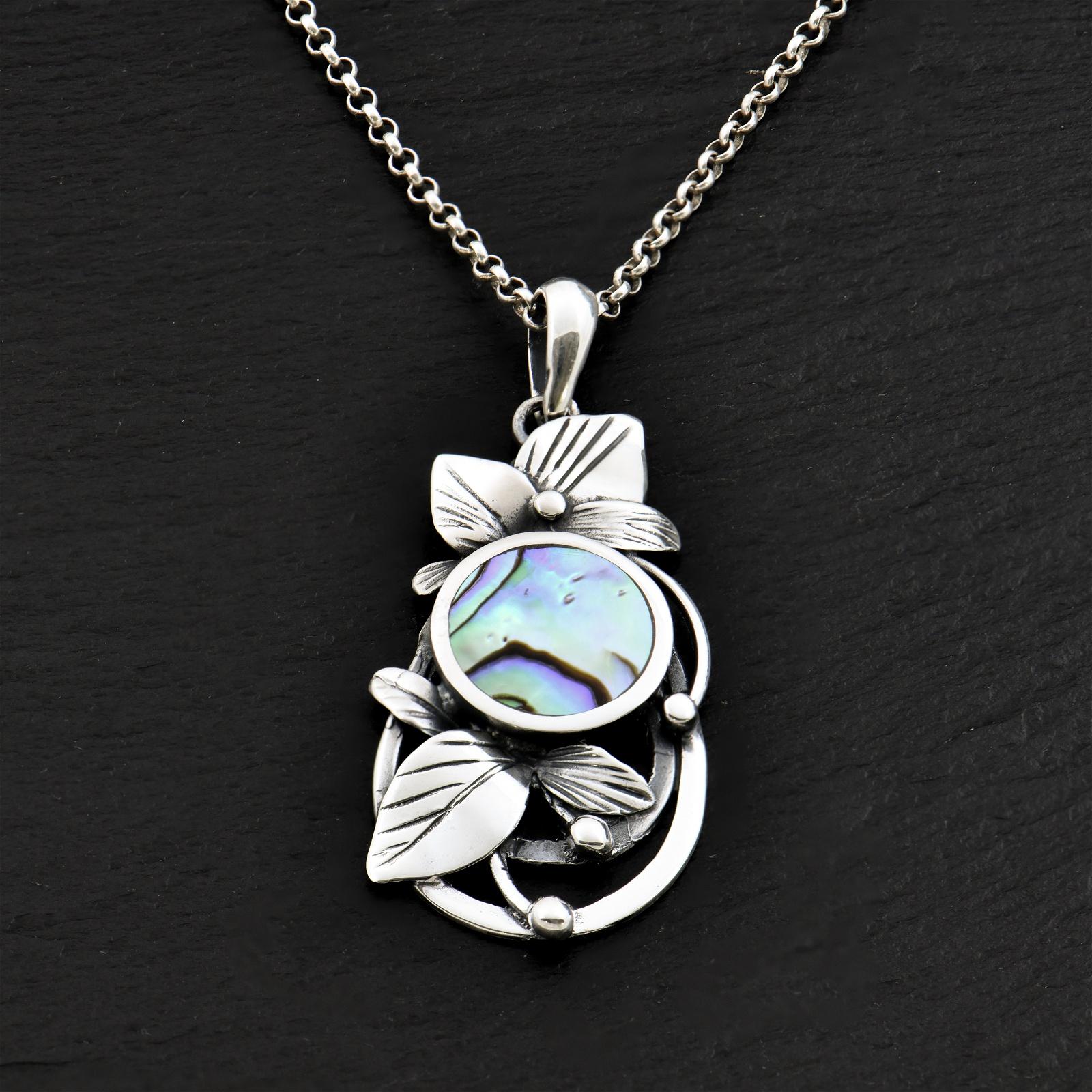 Сребърен медальон с кралски седеф 1145M