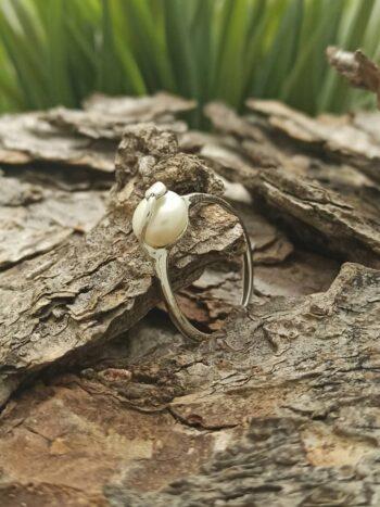 Сребърен пръстен с голяма перла