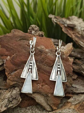 Сребърни обеци с бял седеф „Триъгълник“