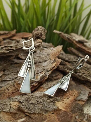 Сребърни обеци с бял седеф „Триъгълник“