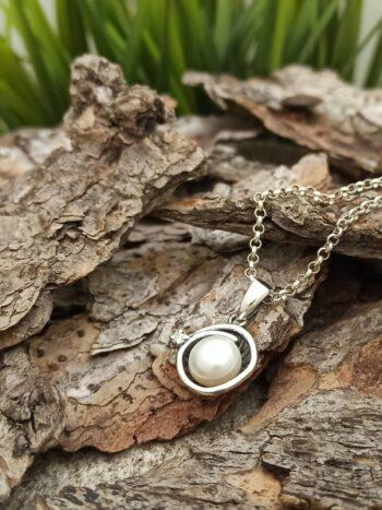 Медальон с перла и циркон 