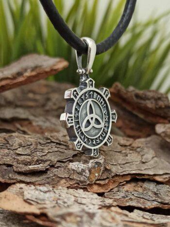 Сребърен медальон с ТРИКВЕТРА 1436M