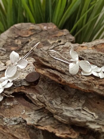 Сребърни обеци с нежното цвете ЛИЛИЯ