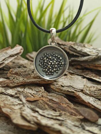 Сребърен медальон „Мъниста от хайвер“