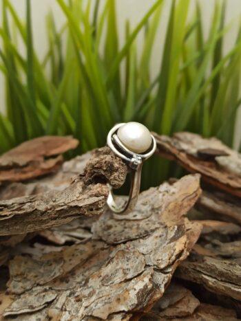 Сребърен пръстен с перла 