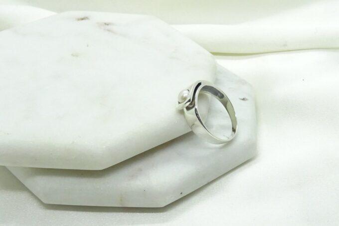 Дамски сребърен пръстен с речна перла 1071R